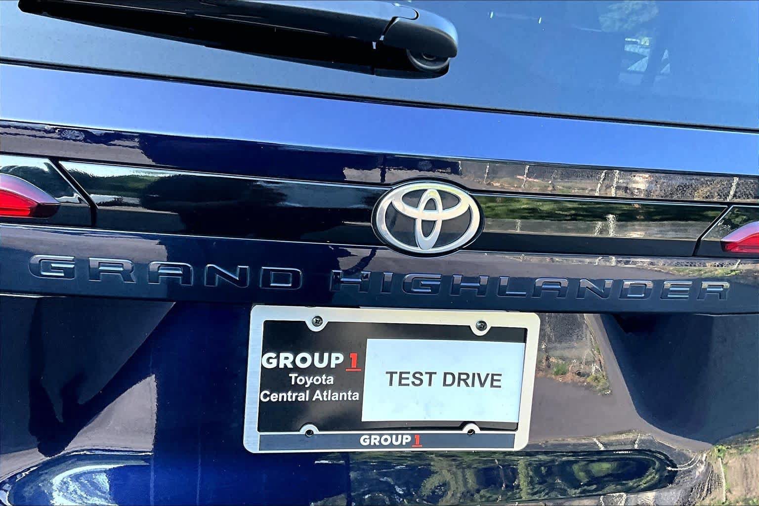 Used 2025 Toyota Grand Highlander FWD image 31