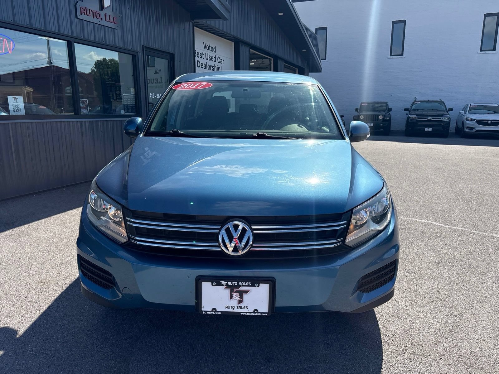 Used 2017 Volkswagen Tiguan Limited w/ Alloy Wheels Package FWD image 9