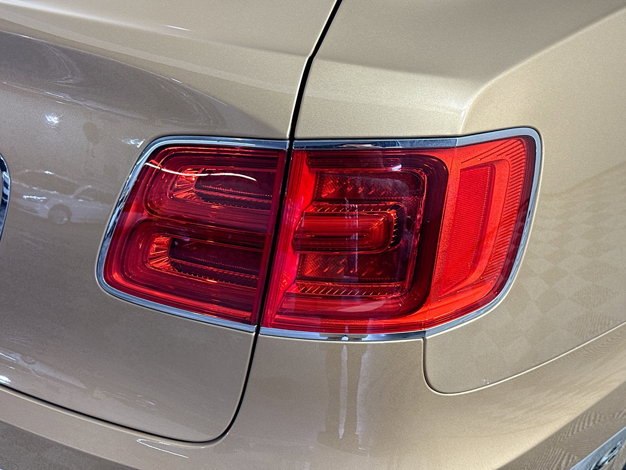 Used 2019 Bentley Bentayga image 34