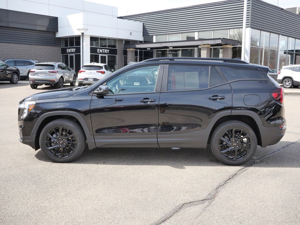Used 2024 GMC Terrain SLE w/ Driver Convenience Package image 6