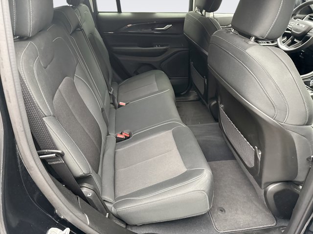Used 2023 Jeep Grand Cherokee Laredo image 17