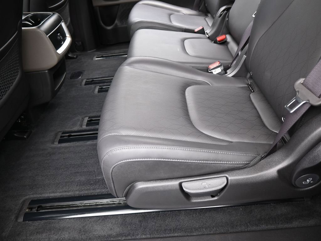 Used 2025 Kia Carnival image 32