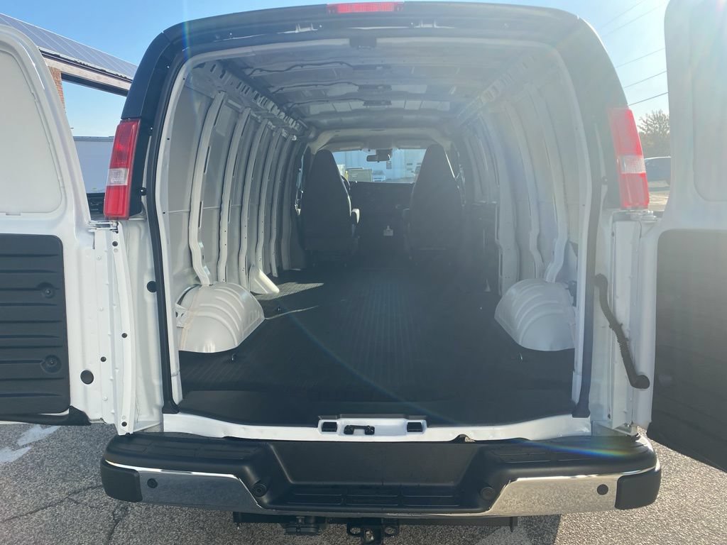 New 2025 Chevrolet Express 3500 Extended w/ Driver Convenience Package RWD image 7