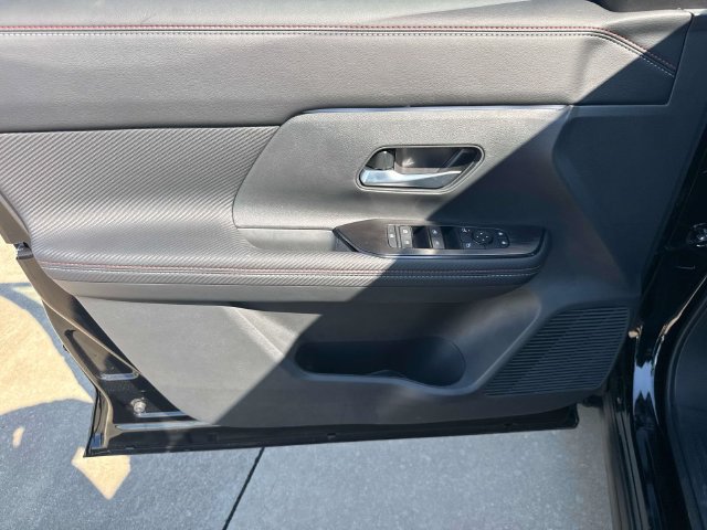 New 2027 Nissan Kicks SR FWD image 21