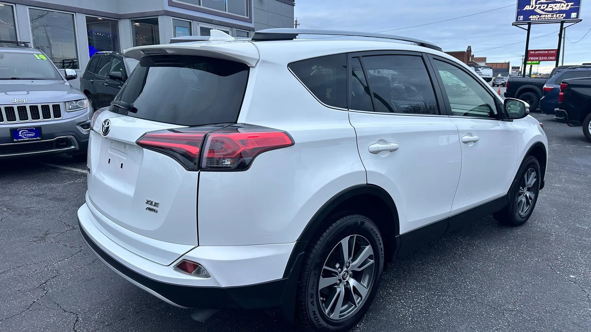 Used 2018 Toyota RAV4 XLE image 7