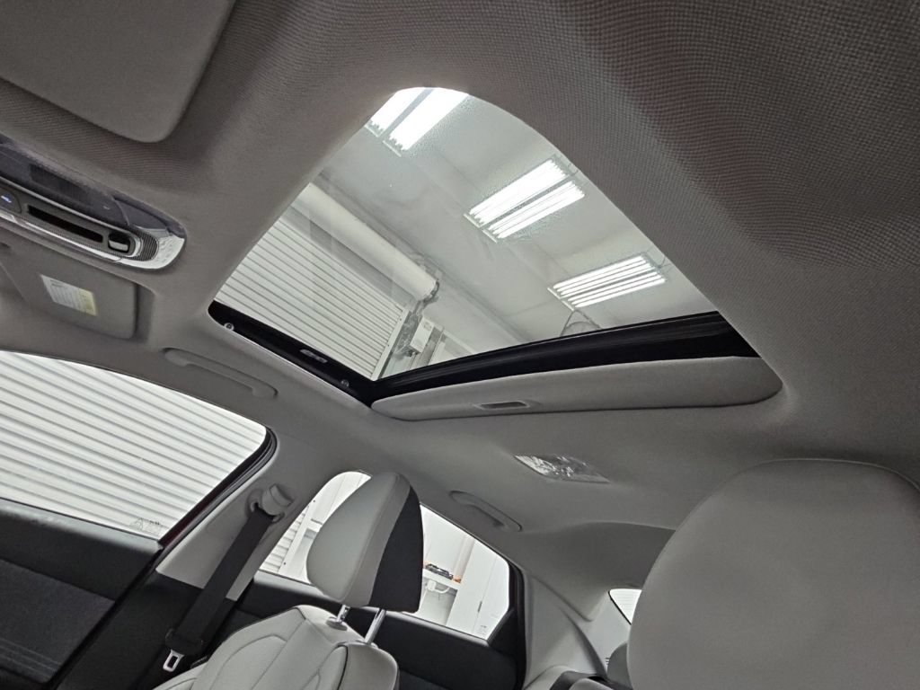 Used 2025 Hyundai Elantra Limited FWD image 28