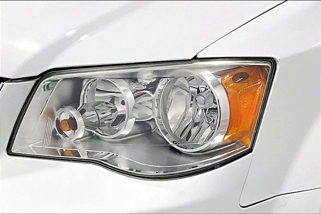 Used 2019 Dodge Grand Caravan SE w/ UConnect Hands-Free Group image 34