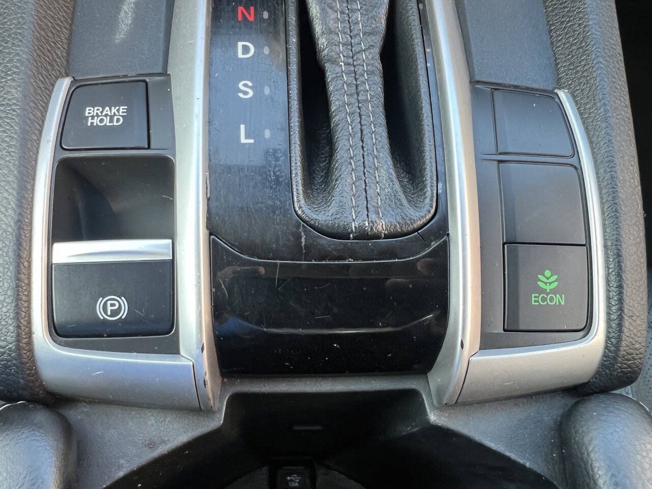 Used 2018 Honda Civic EX-L image 10