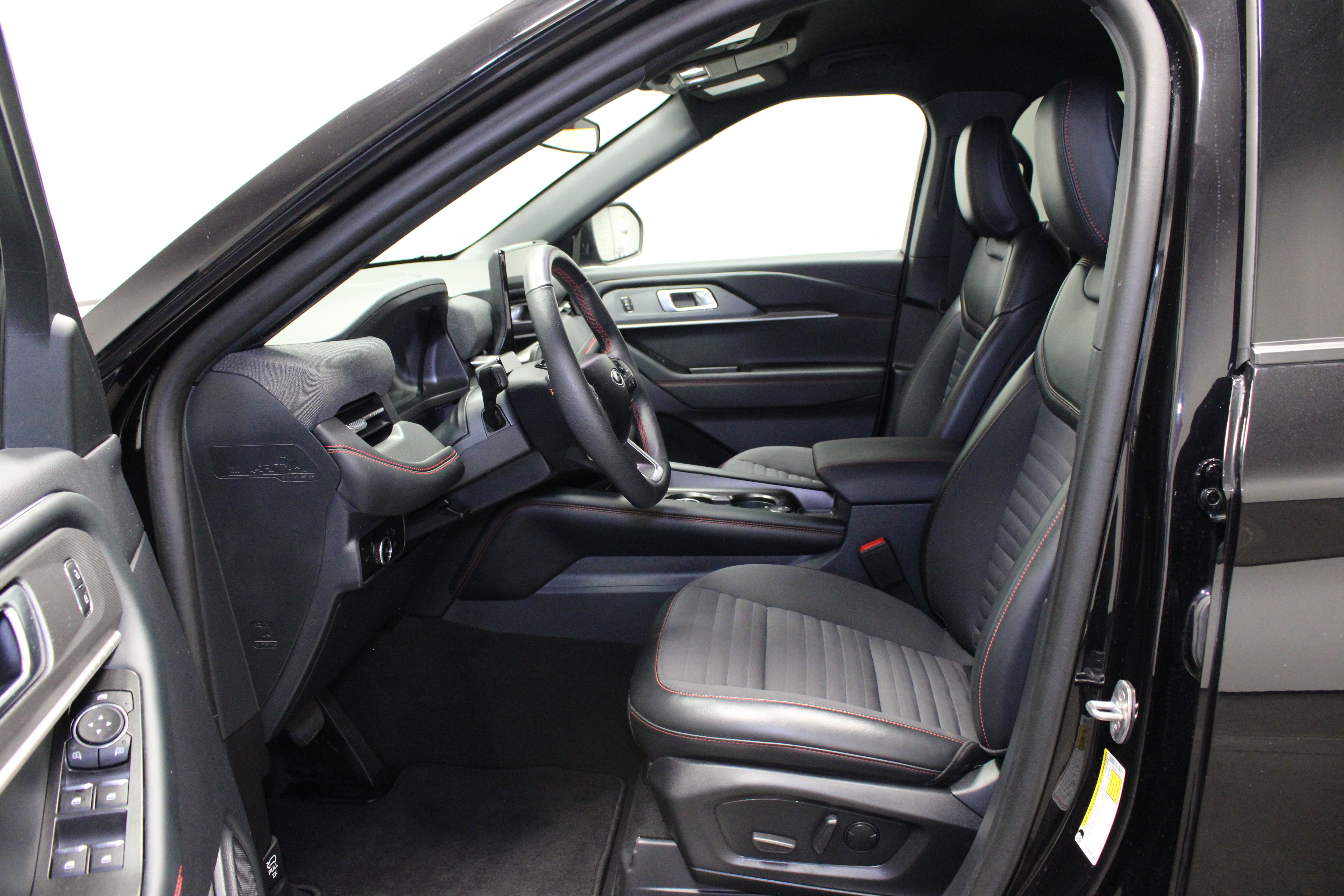 Used 2025 Ford Explorer ST-Line AWD/4WD image 20