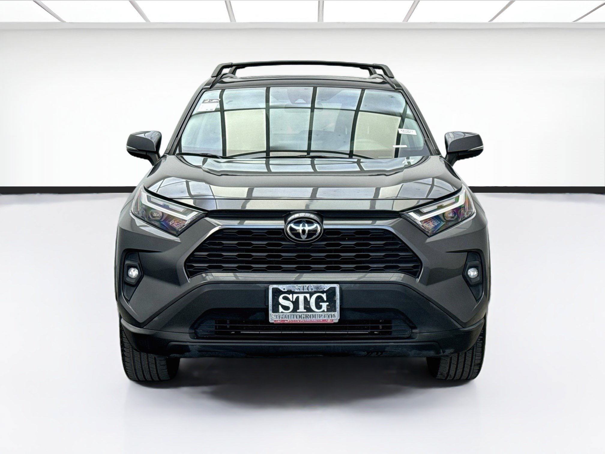 Used 2022 Toyota RAV4 XLE Premium FWD image 2
