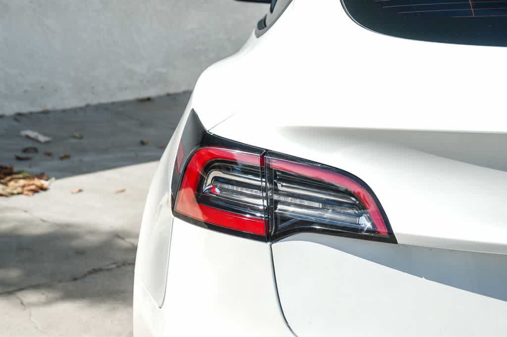 Used 2022 Tesla Model 3 Long Range AWD/4WD image 7