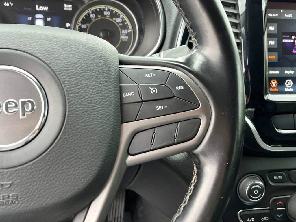 Used 2020 Jeep Cherokee Limited image 31