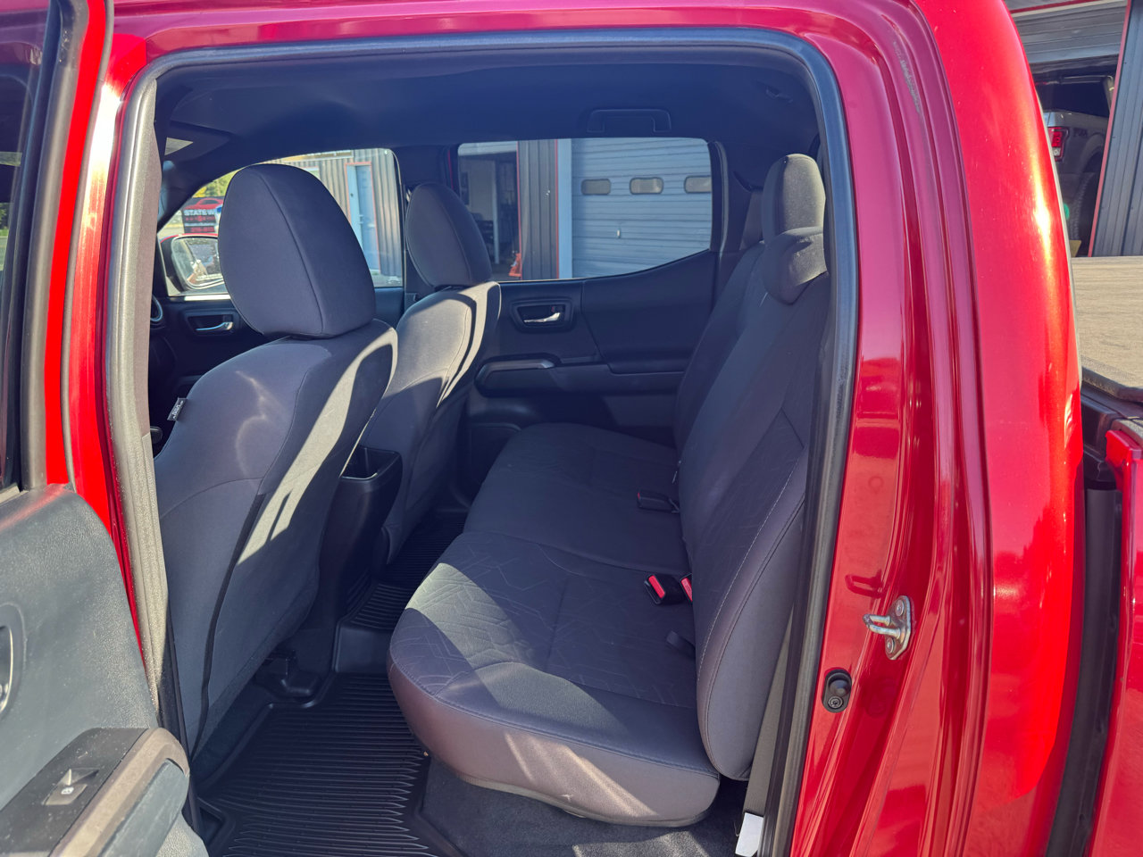 Used 2016 Toyota Tacoma TRD Sport image 12