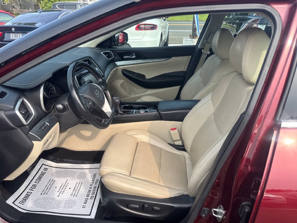 Used 2017 Nissan Maxima 3.5 SV w/ Interior Lighting Package FWD image 10