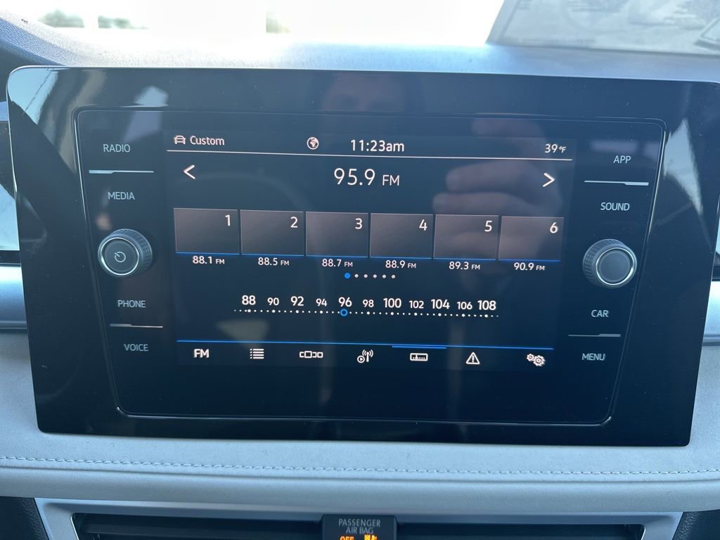 New 2026 Volkswagen Taos SE image 17