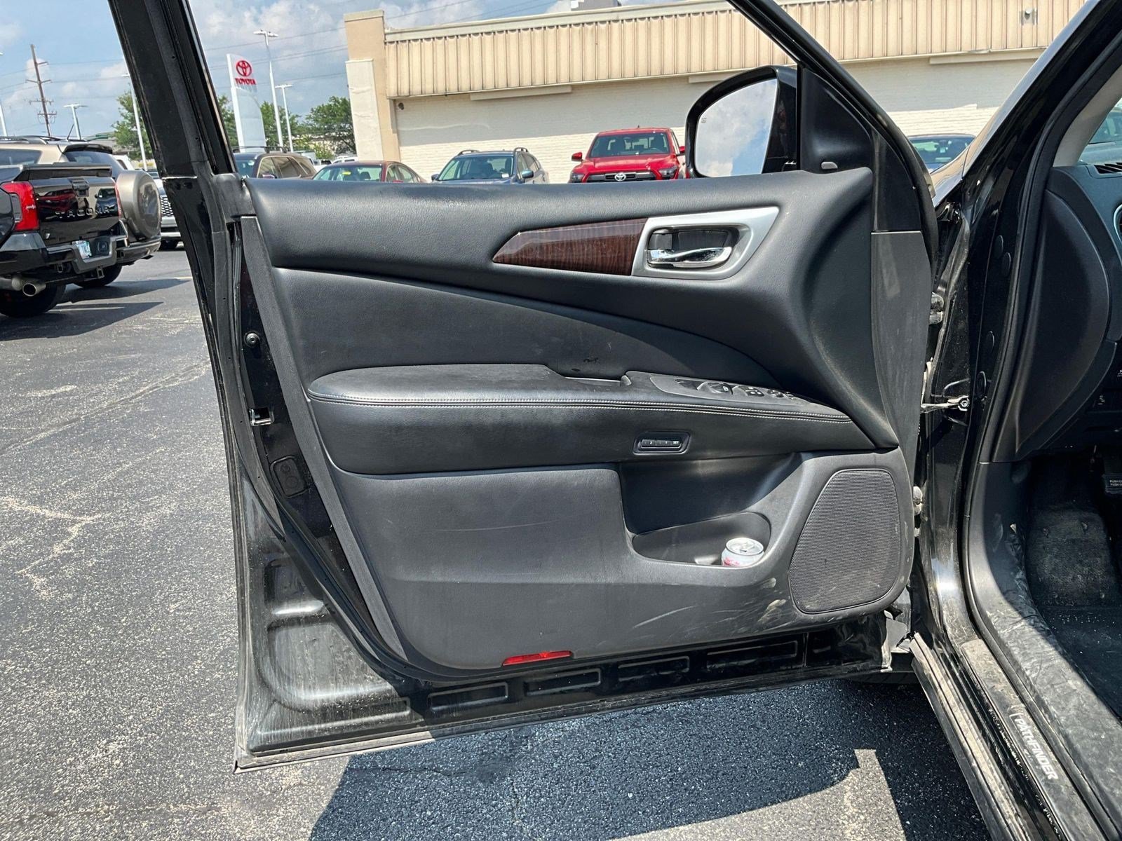 Used 2015 Nissan Pathfinder Platinum FWD image 18