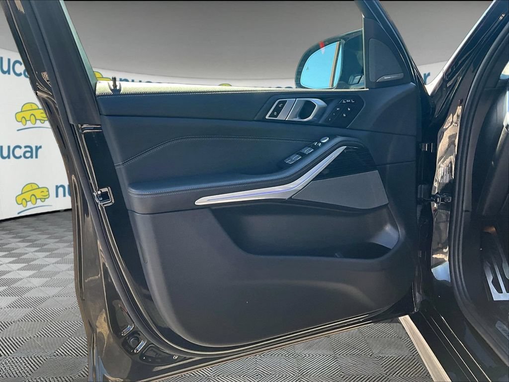 Used 2025 BMW X7 M60i AWD/4WD image 9