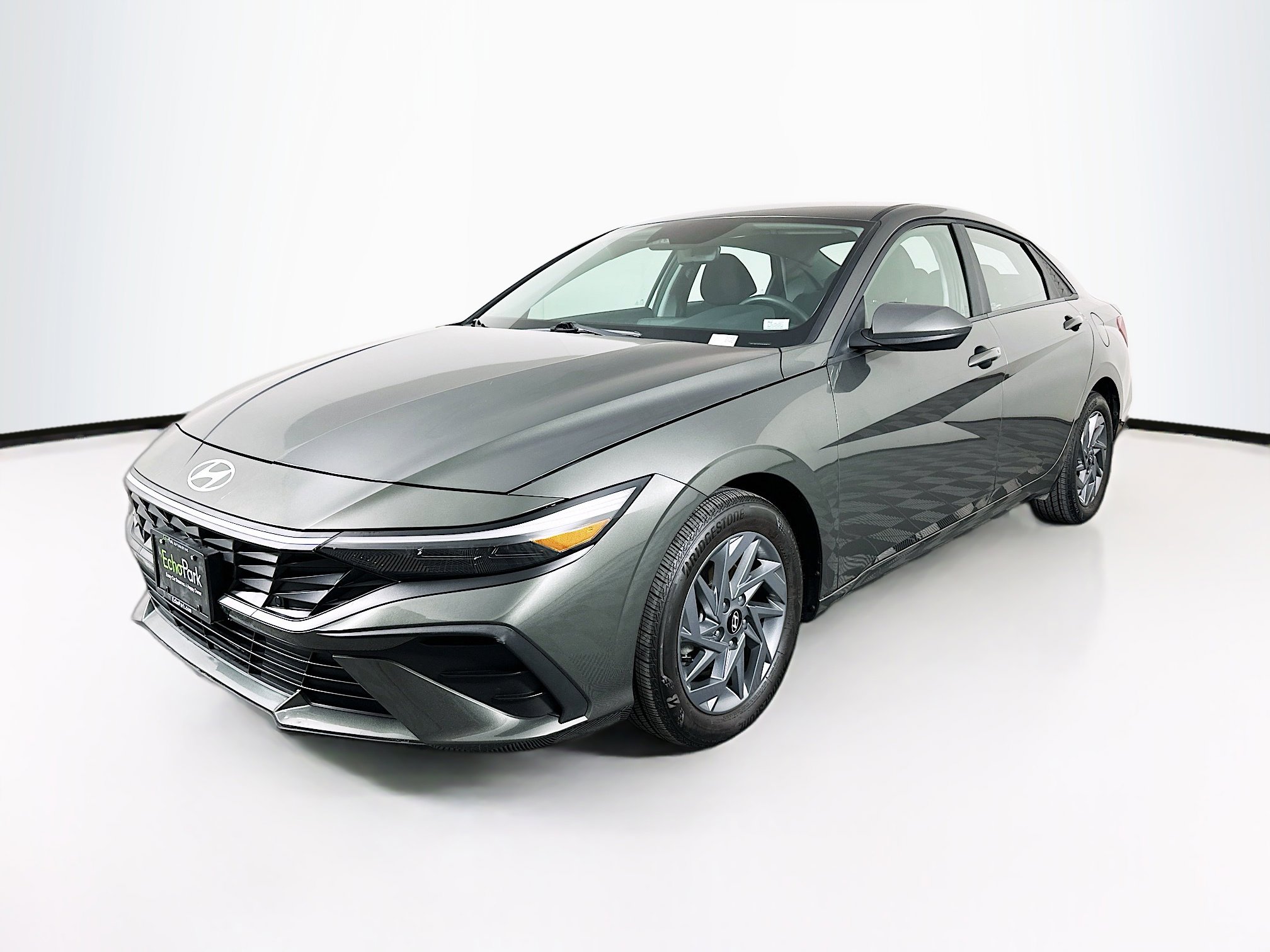 Used 2024 Hyundai Elantra SEL image 3