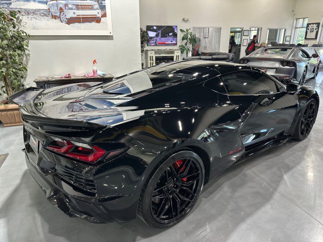 Used 2025 Chevrolet Corvette Z06 RWD image 2