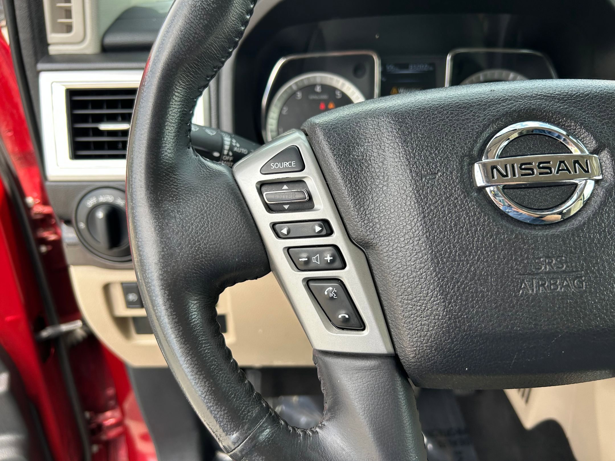 Used 2017 Nissan Titan SV image 15