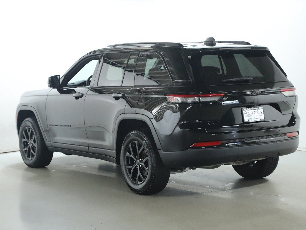 Used 2025 Jeep Grand Cherokee Altitude AWD/4WD image 40