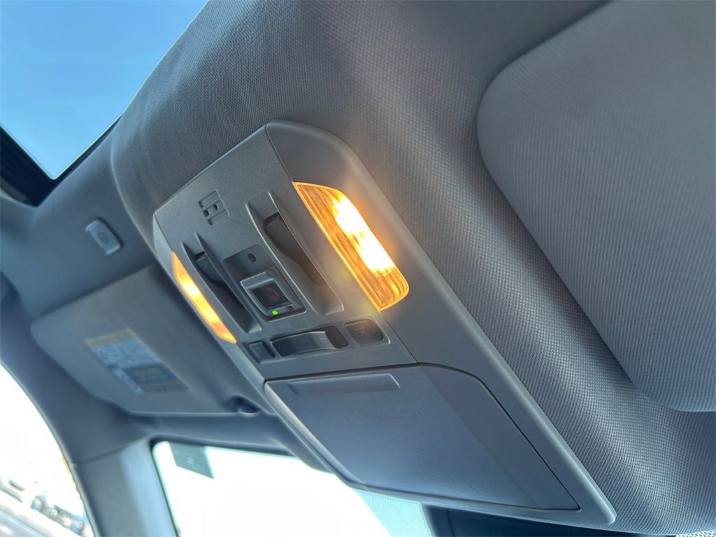 Used 2023 Toyota Highlander XLE image 28