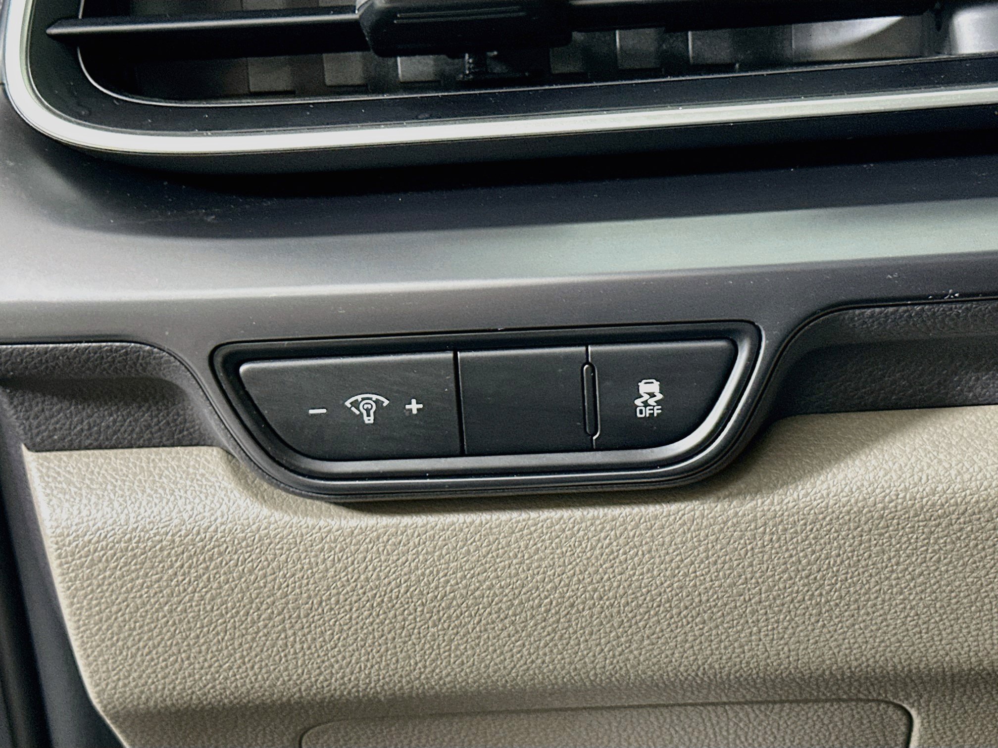 Used 2026 Kia Carnival FWD image 16