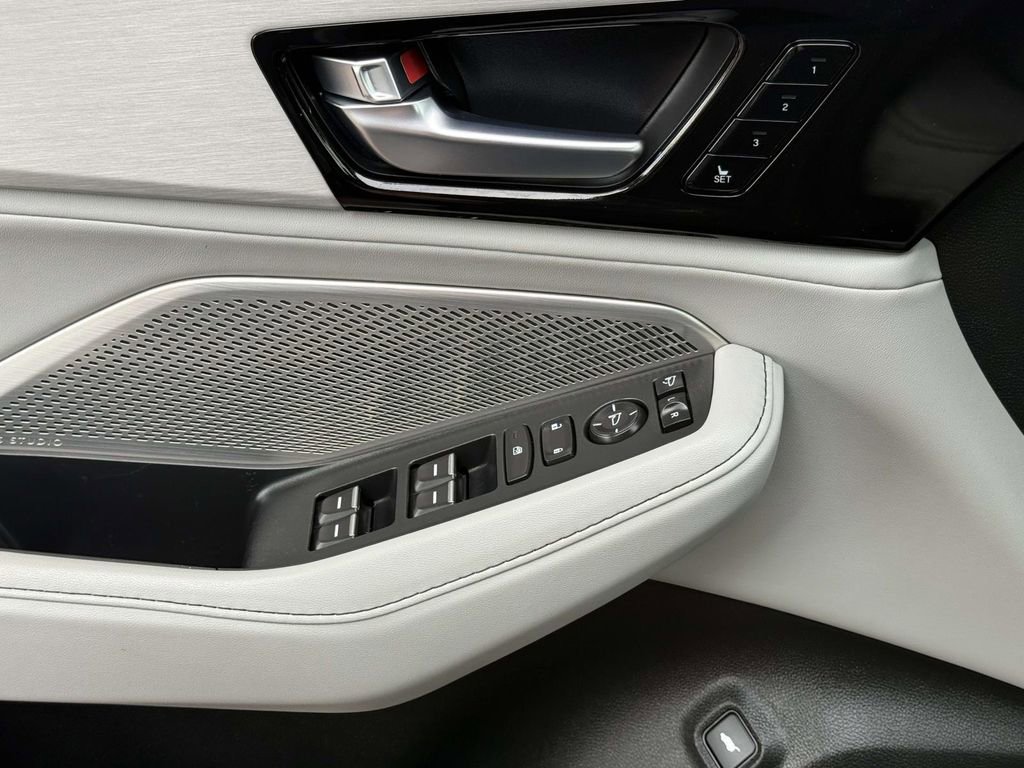 Used 2022 Acura MDX SH-AWD w/ Technology Package image 15