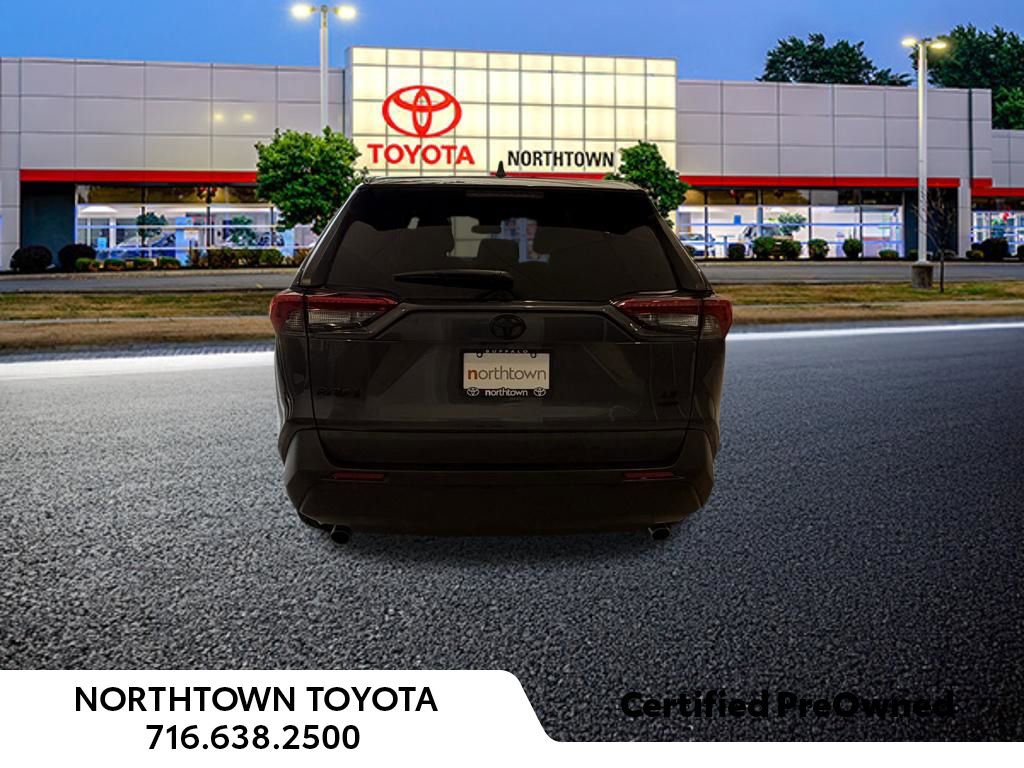 Used 2022 Toyota RAV4 LE AWD/4WD image 14