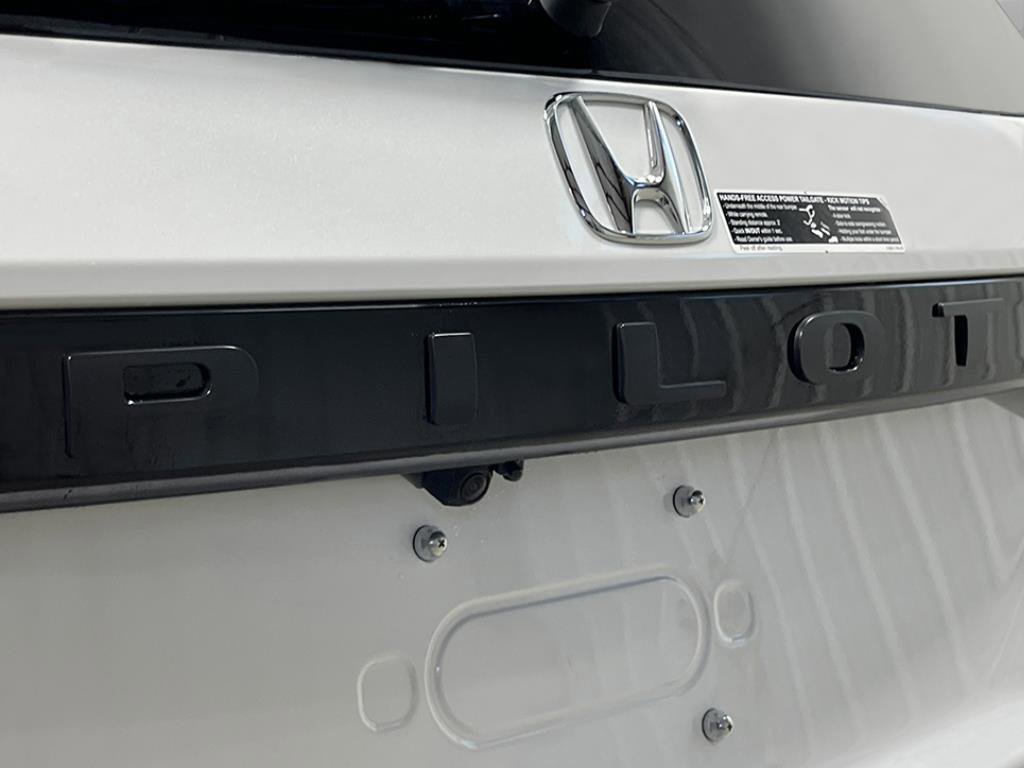 New 2025 Honda Pilot Touring image 7
