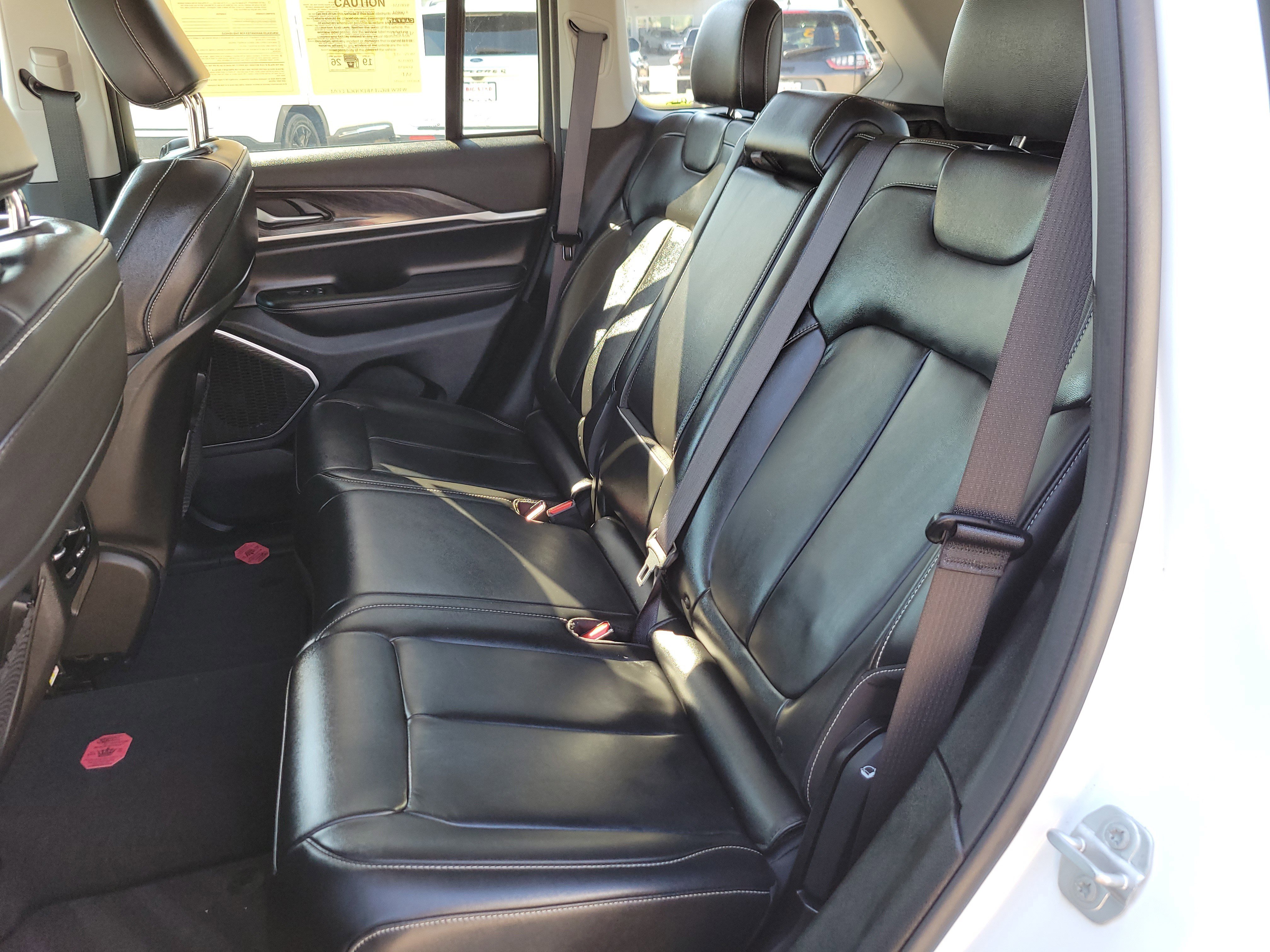 Used 2022 Jeep Grand Cherokee Limited image 17