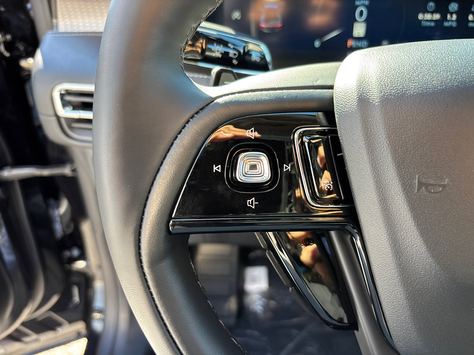 New 2025 Lincoln Corsair Reserve image 17