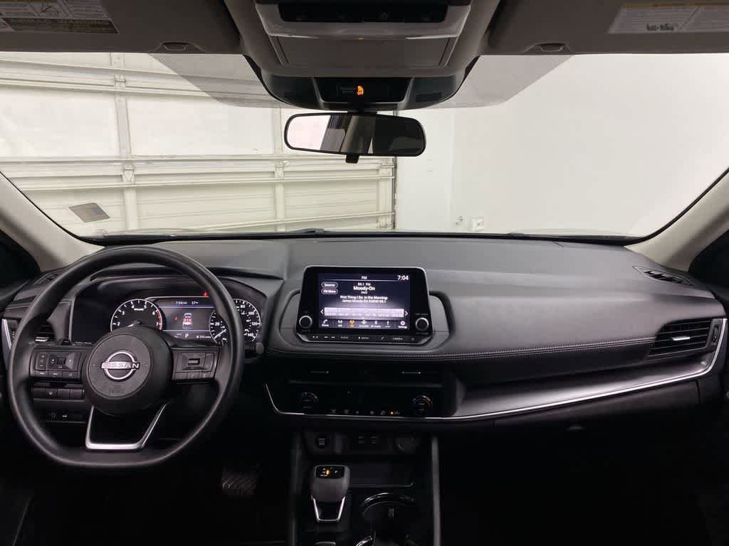 Used 2024 Nissan Rogue SV image 12