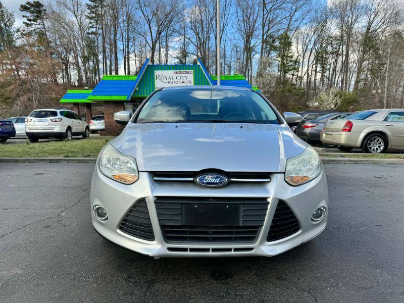 Used 2014 Ford Focus SE w/ SE Sport Package image 2