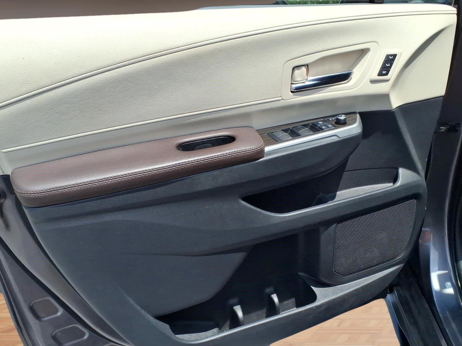 Used 2022 Toyota Sienna Platinum FWD image 21