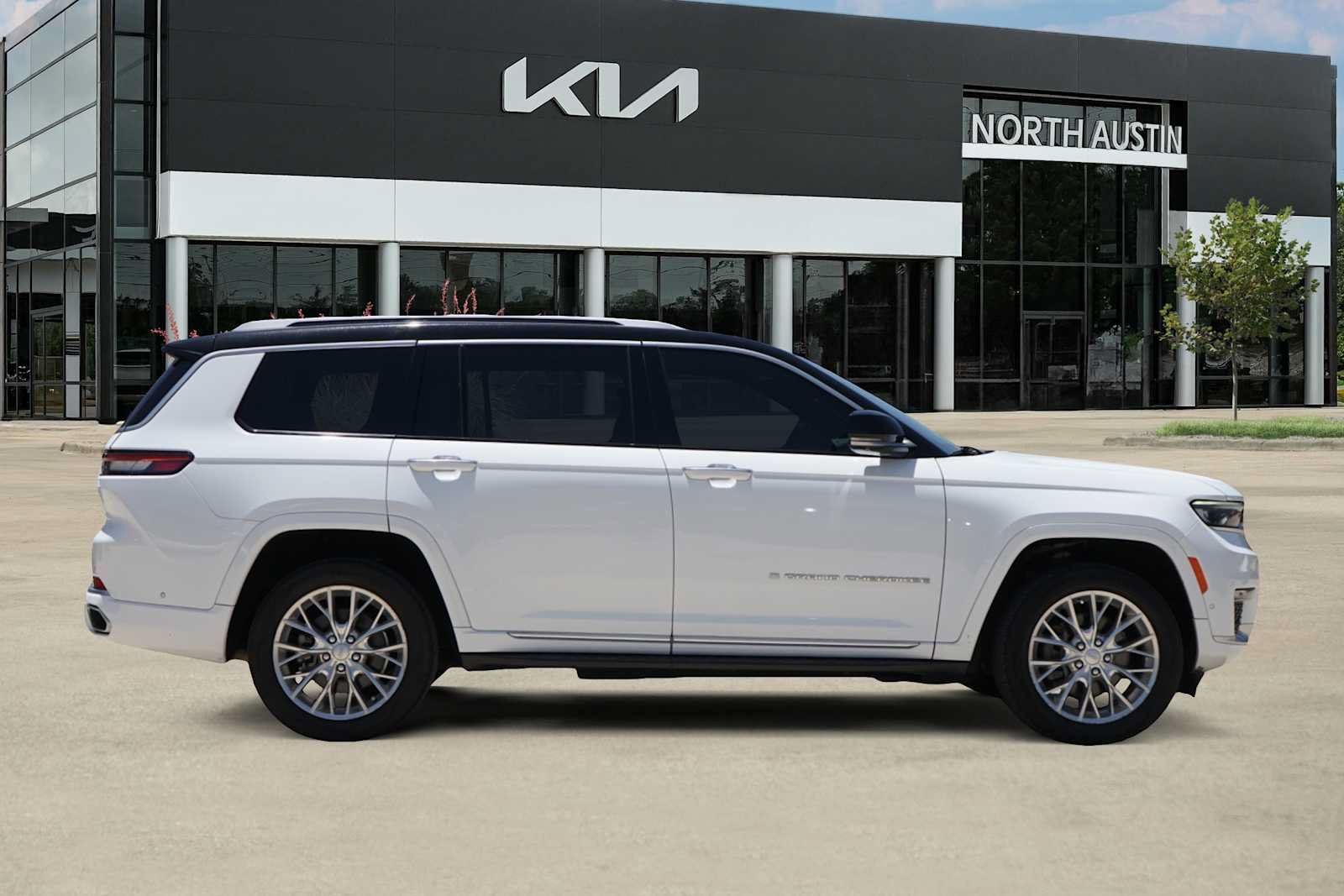 Used 2021 Jeep Grand Cherokee L Summit w/ Luxury Tech Group V RWD image 6