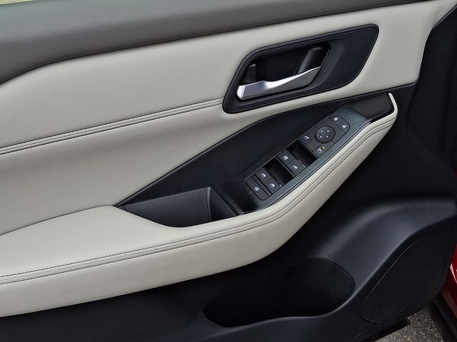 Used 2026 Nissan Rogue Dark Armor FWD image 12