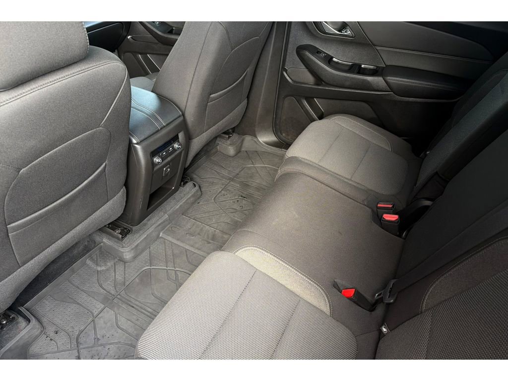 Used 2023 Chevrolet Traverse LT FWD image 13