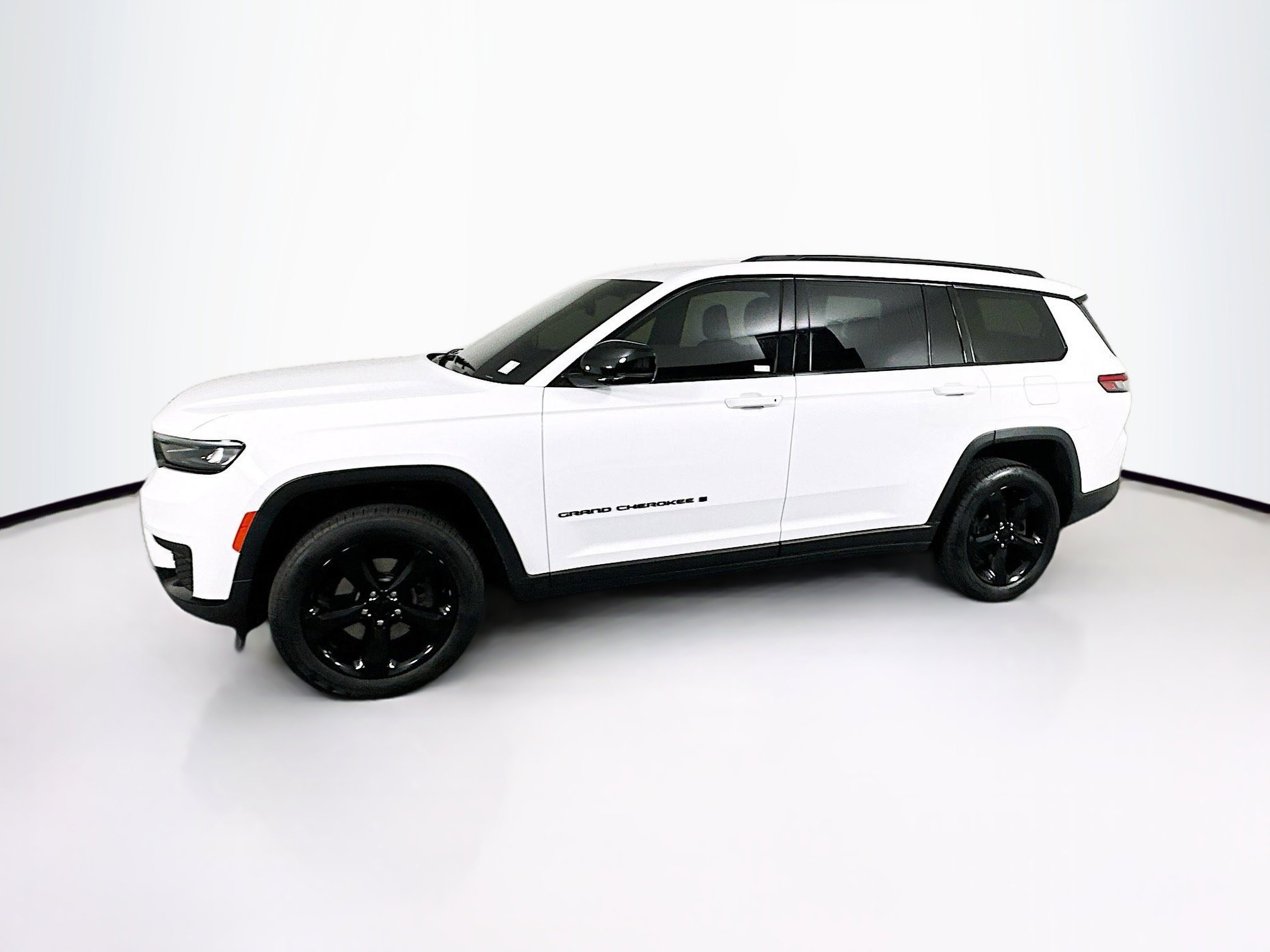 Used 2023 Jeep Grand Cherokee L Laredo RWD image 4