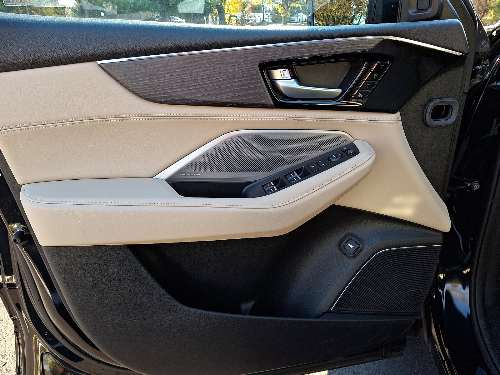 Used 2025 Acura MDX SH-AWD w/ Advance Package image 13