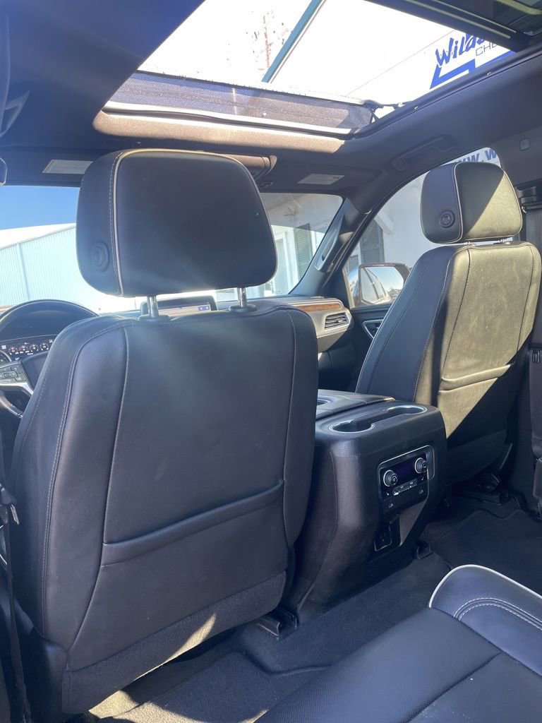 Used 2021 Chevrolet Suburban Premier w/ Premium Package image 33