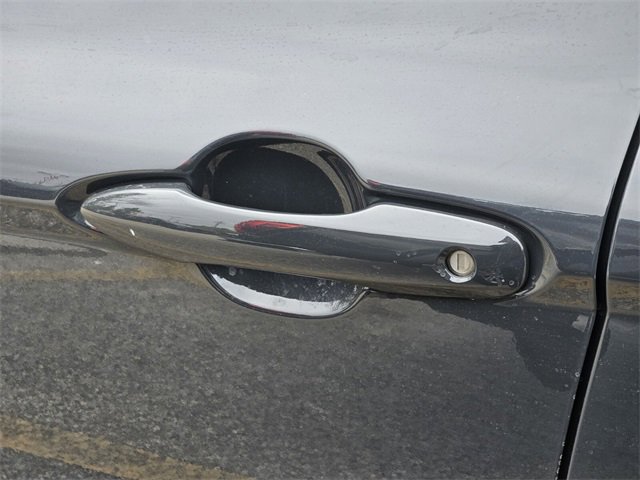 Used 2025 Toyota Camry SE image 9