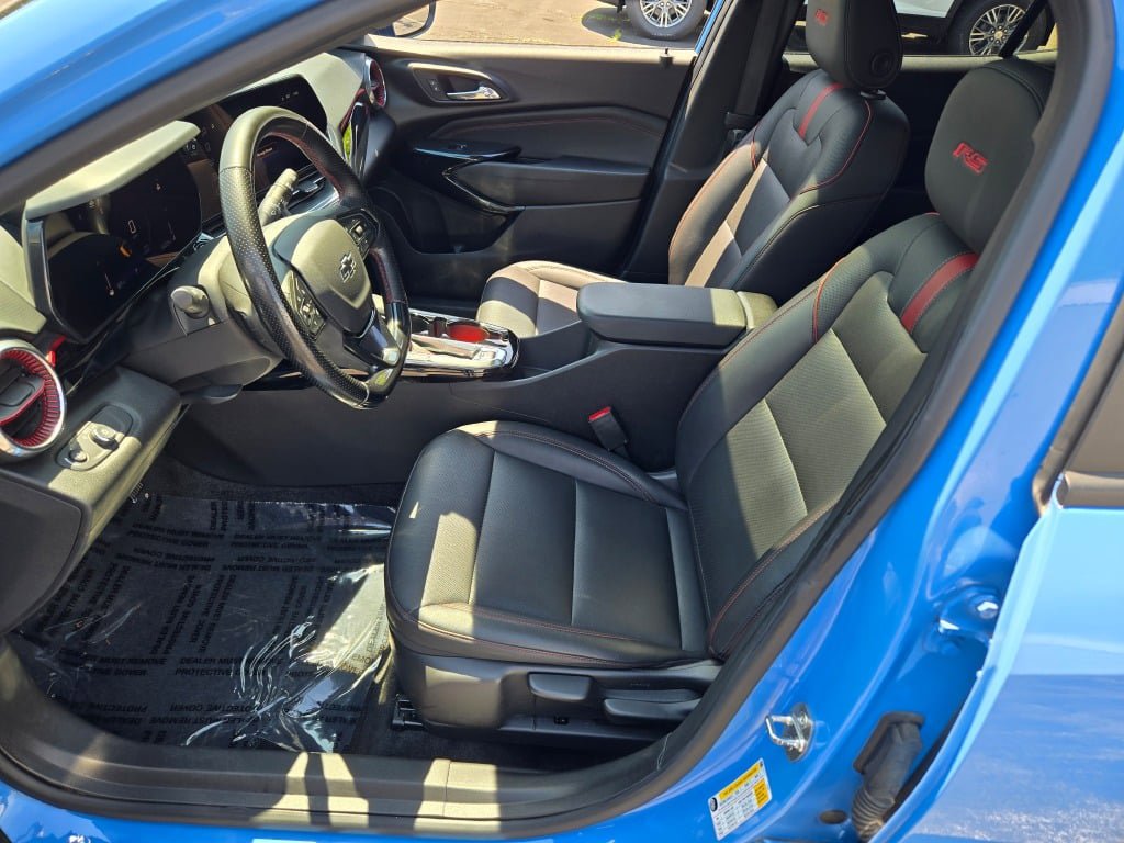 Certified 2024 Chevrolet Trax RS w/ Sunroof Package FWD image 21