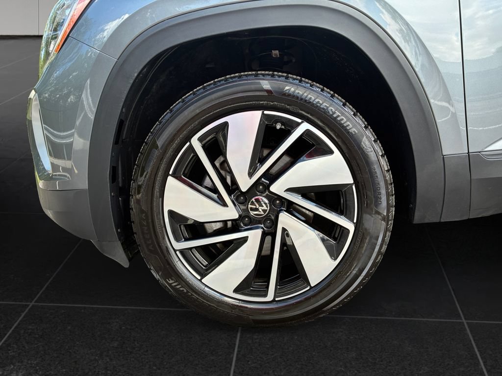 Used 2025 Volkswagen Atlas SE AWD/4WD image 9