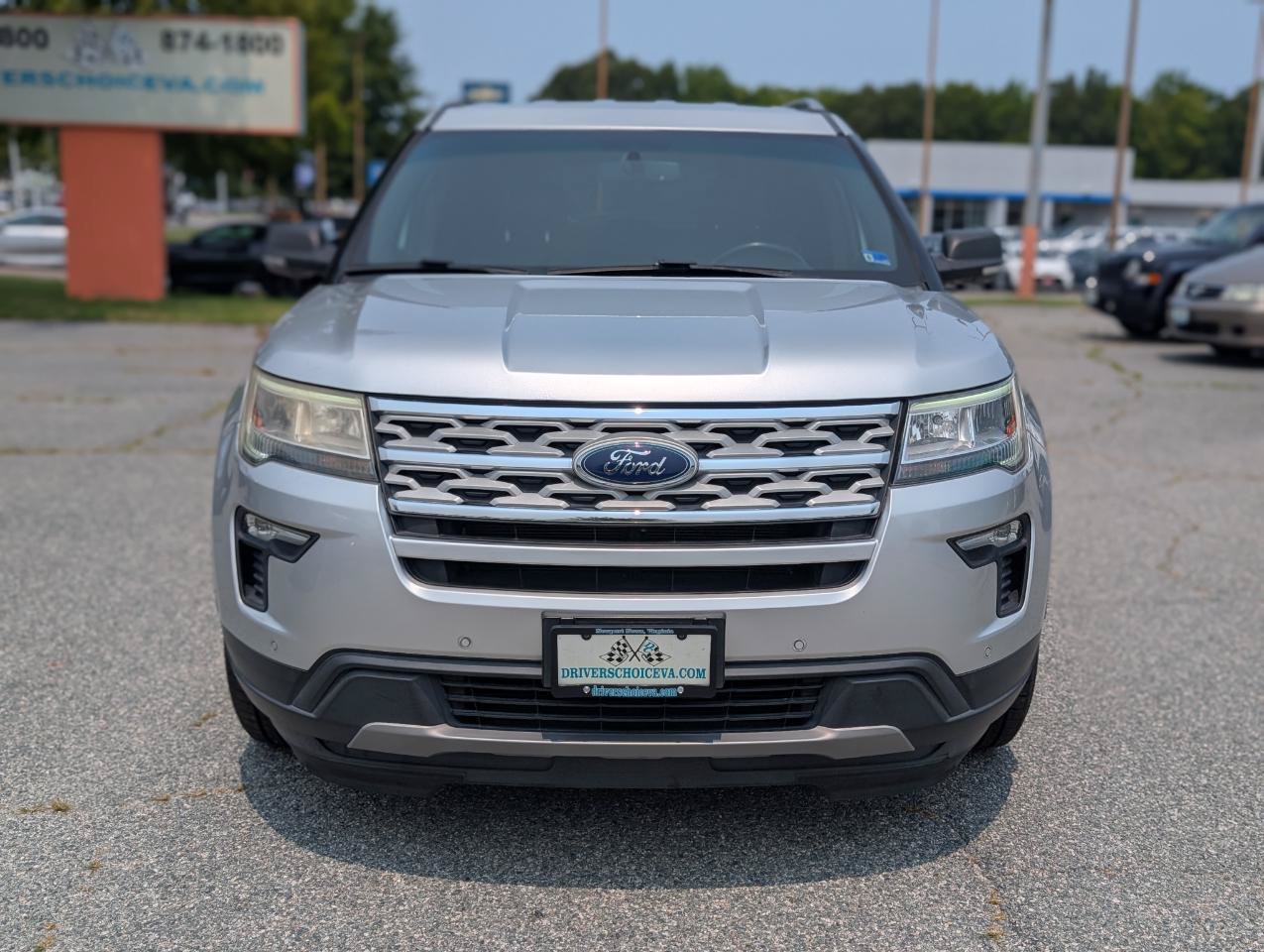 Used 2019 Ford Explorer XLT w/ Equipment Group 202A FWD image 11