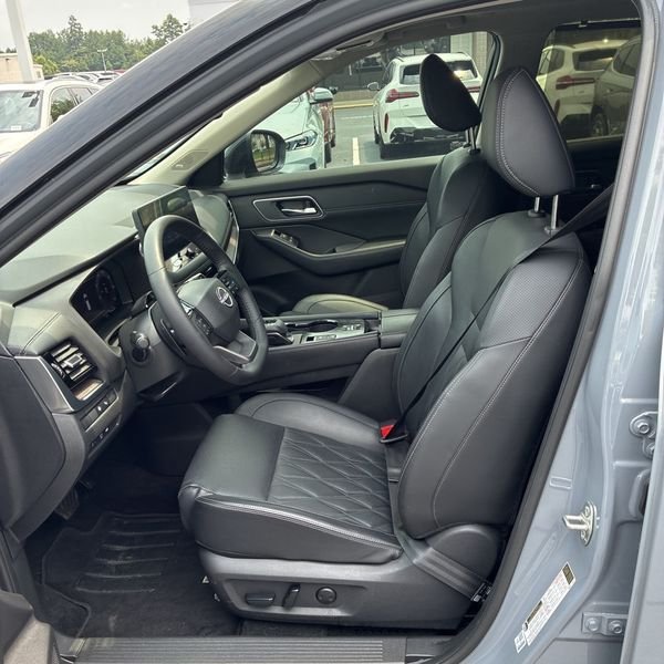 Used 2025 Nissan Rogue Platinum w/ Tech Package FWD image 13
