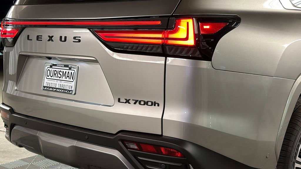 New 2026 Lexus LX 700h Luxury image 9