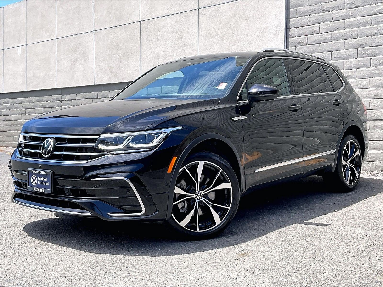 Certified 2024 Volkswagen Tiguan SEL R-Line AWD/4WD image 12