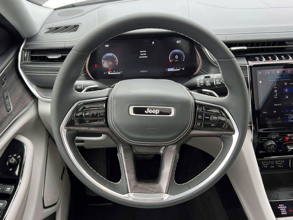 Certified 2023 Jeep Grand Cherokee L Overland w/ Luxury Tech Group IV AWD/4WD image 15