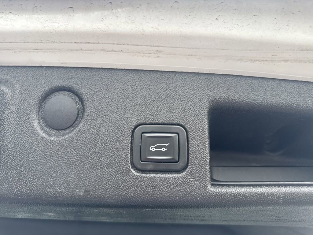 Used 2018 Chevrolet Equinox LT image 8